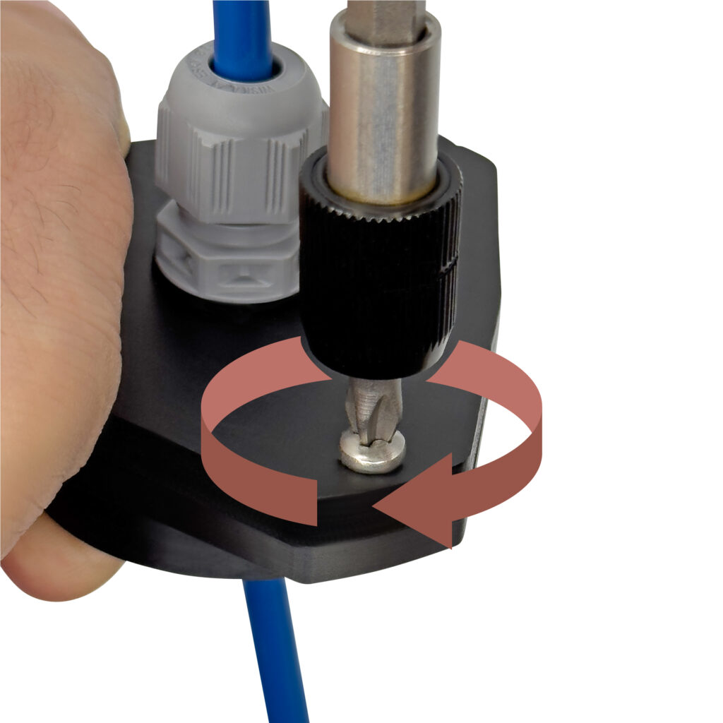 OilFox Pressure Adapter wird verschraubt – 1 1/4 Zoll